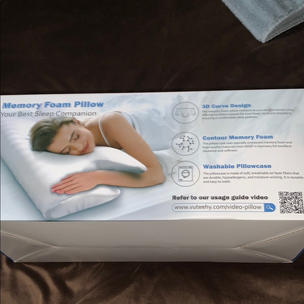 White Pillow for Luxurious Bedding Comfort